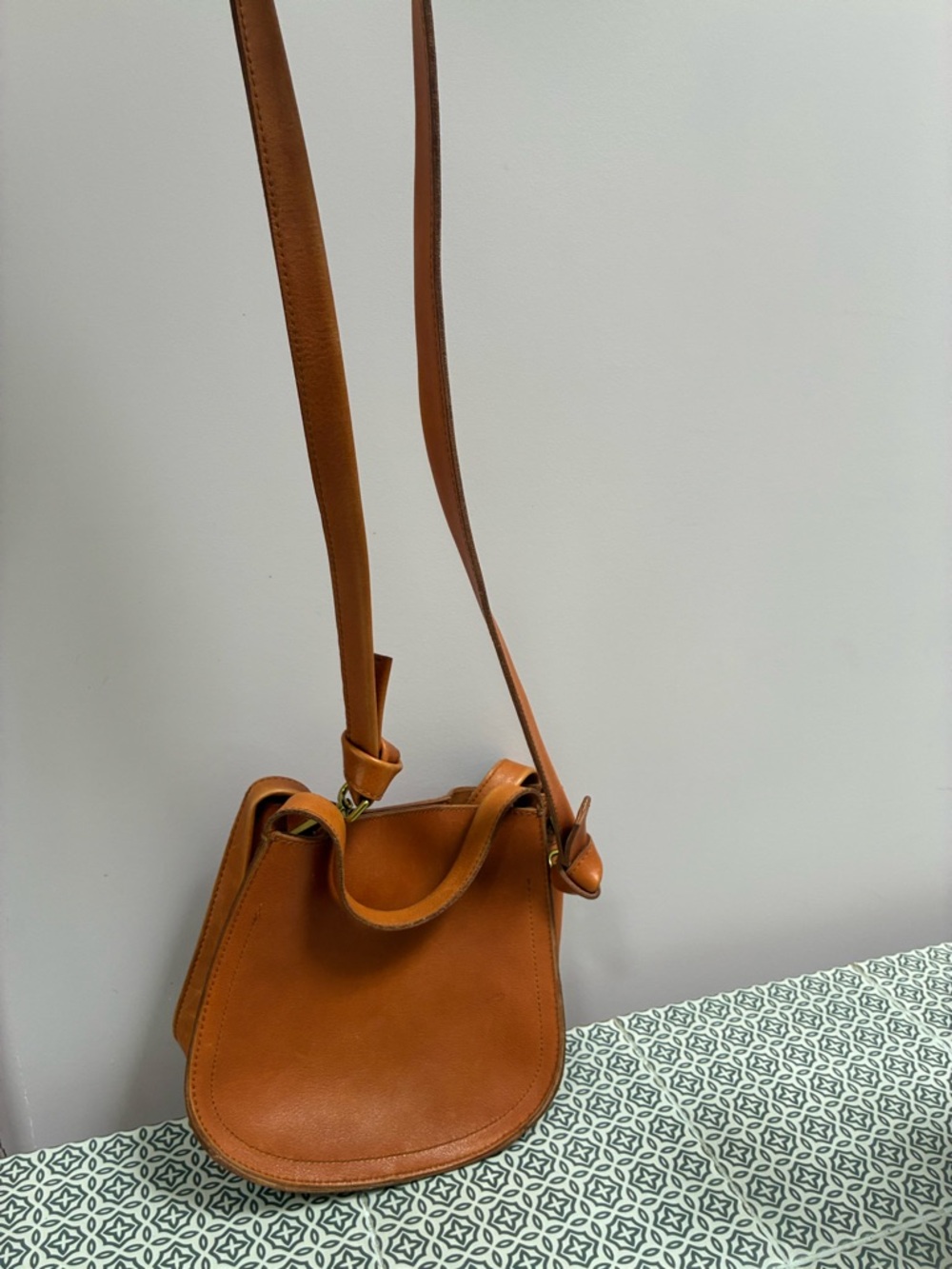 Madewell Saddle Crossbody in Cognac Brown Leather - Picture 3 of 3